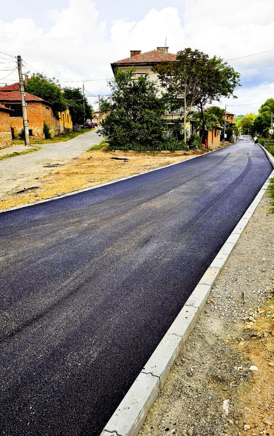 След повече от 40 години улица в Панагюрище е с нов облик