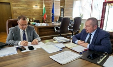 Подписката на жителите на Бъта и Баня е представил пред регионалния министър кметът на общината Желязко Гагов