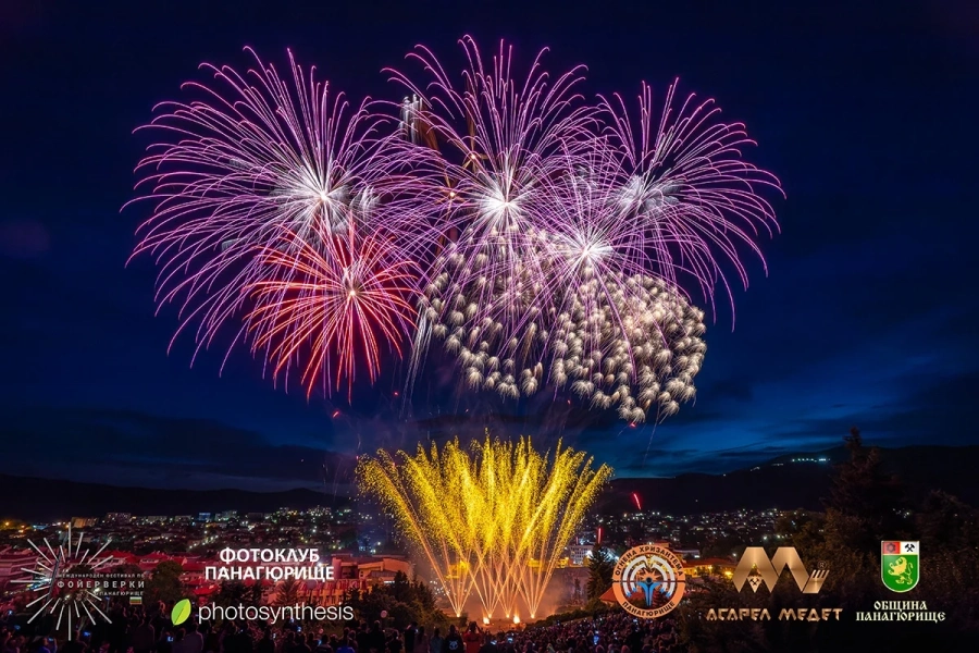 Кой ще спечели призовите места в конкурса “Най-добра снимка на фойерверки“ от Международния фестивал на фойерверките в Панагюрище? Надпреварата е оспорвана