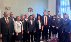 Почти всички кметове на ДПС подкрепиха Пеевски, петима останаха верни на Доган