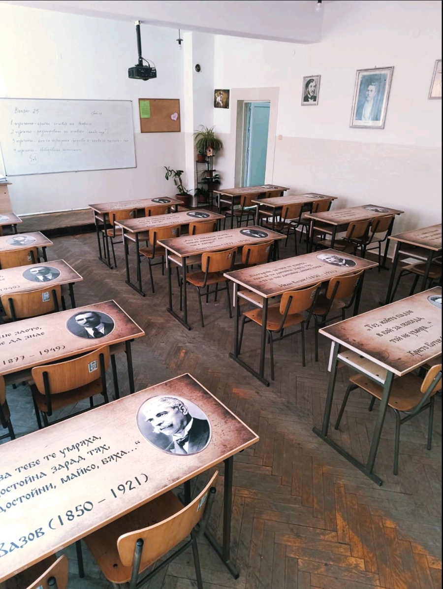В ОУ „Двайсти април“ - големите български автори редят словата си по чиновете