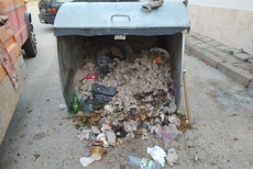 Отново отпадъци на почистени преди дни места в Панагюрище