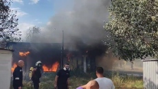 Започват да овладяват пожара в кв. „Запад“, на място е и кметът на Пазарджик