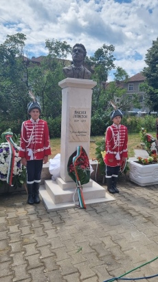 Първият бюст-паметник на Васил Левски беше открит в Батак
