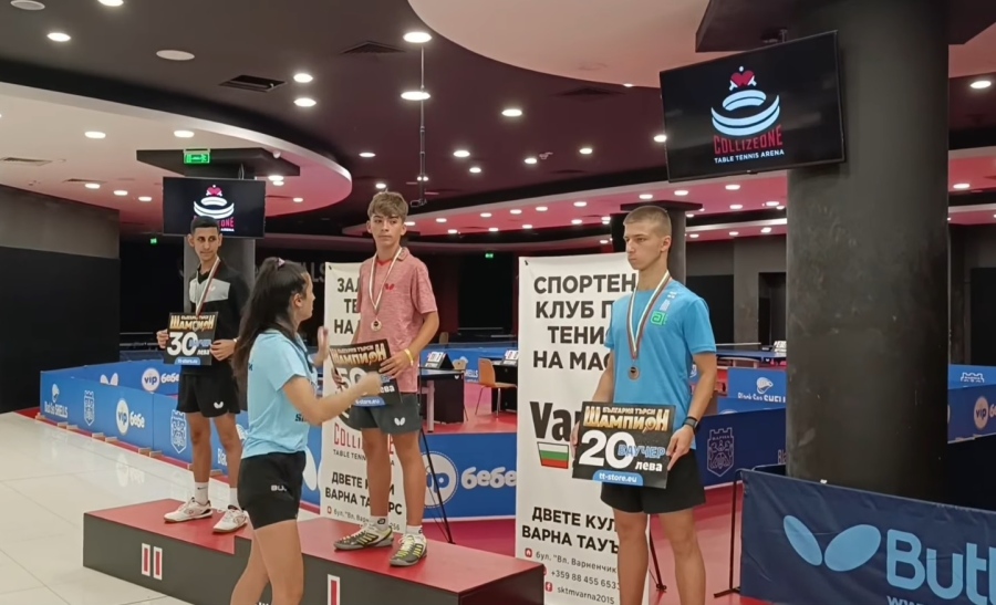Двама шампиона на тенис клуб Панагюрище 