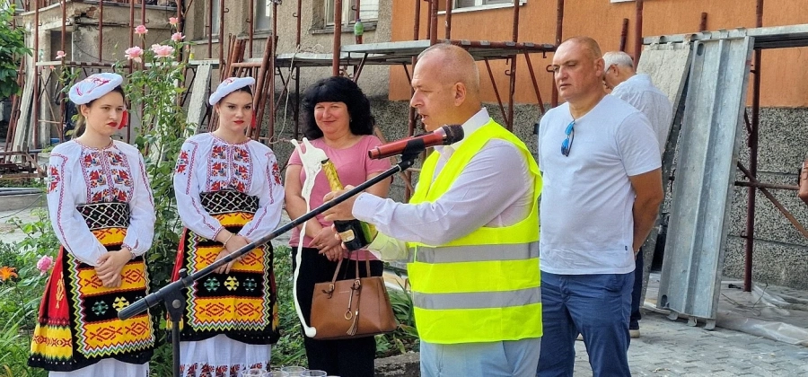 В Пещера започна санирането на многофамилни жилищни сгради за над 1,2 милиона лева
