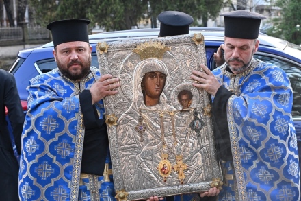 Чудотворната икона „Златна ябълка“ ще е във Ветрен тази вечер