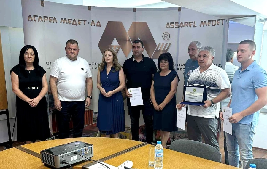 Кметът Васка Рачева връчи благодарствени писма на ОД МВР, РС ПБЗН и “Асарел-Медет“ за огромния принос в борбата с пожарите в Септемврийско