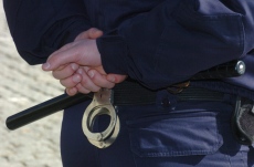 Мъж от Стрелча нападна полицай в полицейския участък
