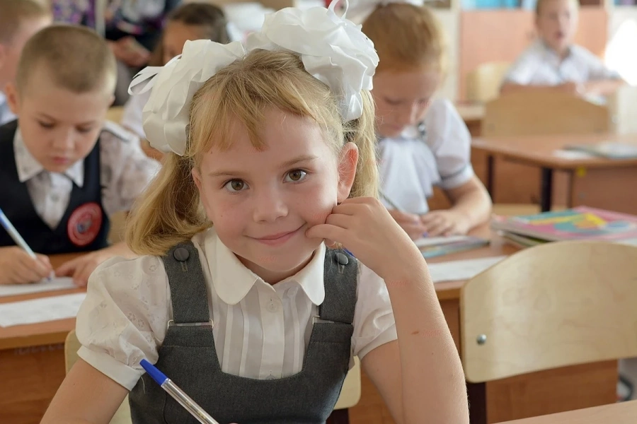 До 15 октомври се подават заявления-декларации за еднократна помощ от 300 лв. за учениците от първи, втори, трети, четвърти и осми клас