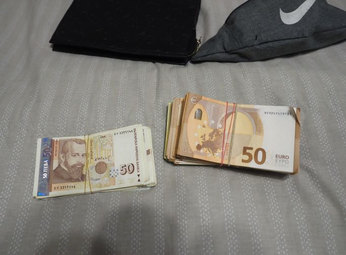 При акция срещу купуване на гласове иззеха 21 300 евро и 5250 лева от къща в Говедаре