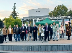 С ефектно светлинно и огнено шоу ПП “Възраждане“ официално закри предизборната си кампания в Пазарджик