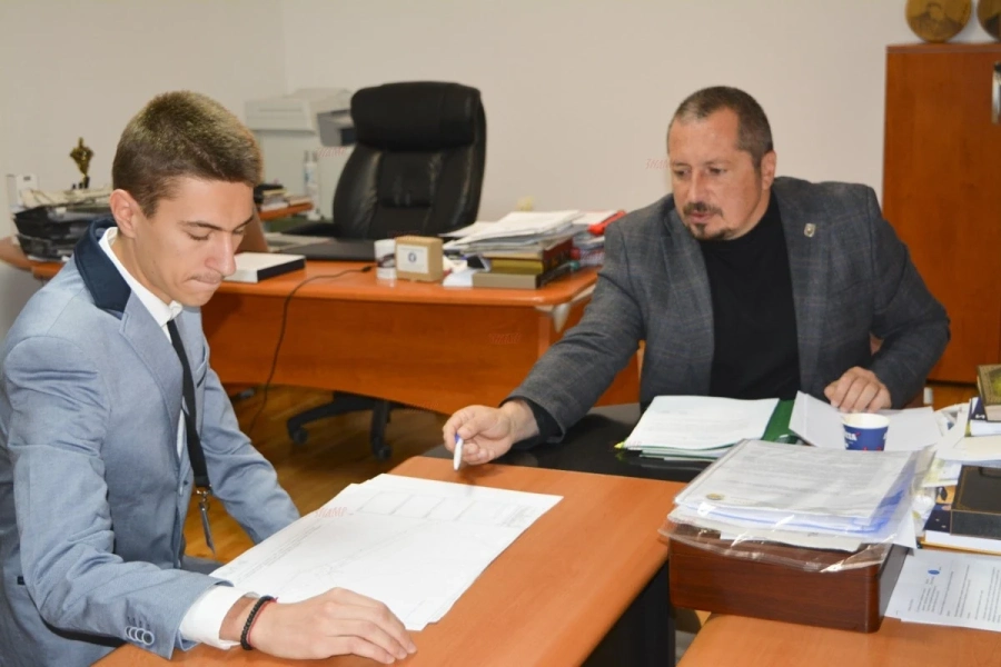 За втора поредна година по случай Деня на българската община и местното самоуправление - 12 октомври, Община Панагюрище организира инициативата „Смяна на местата“.