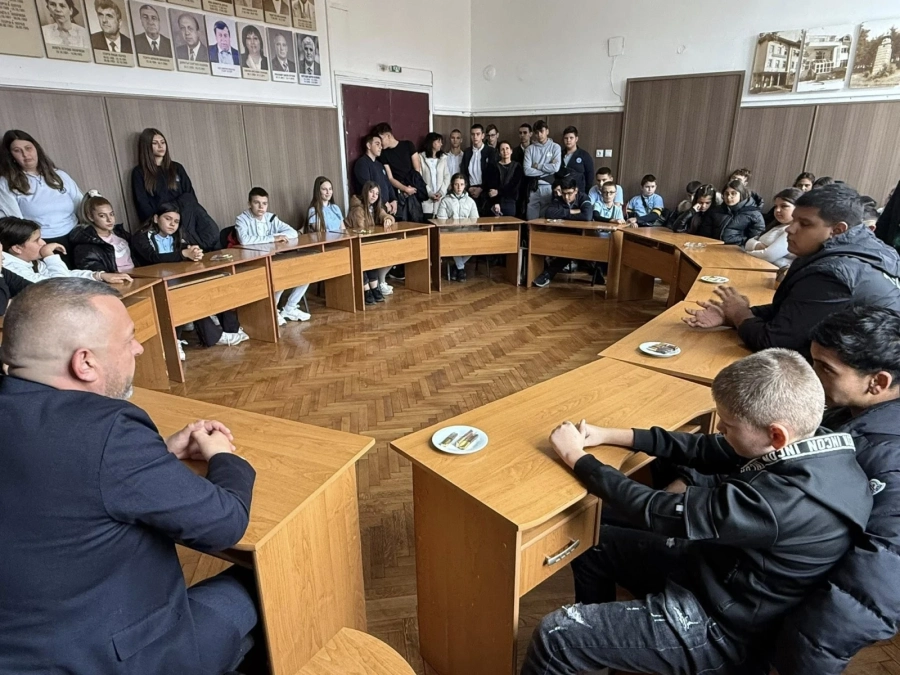 Анкета какво да се подобри в община Ракитово ще правят местни ученици