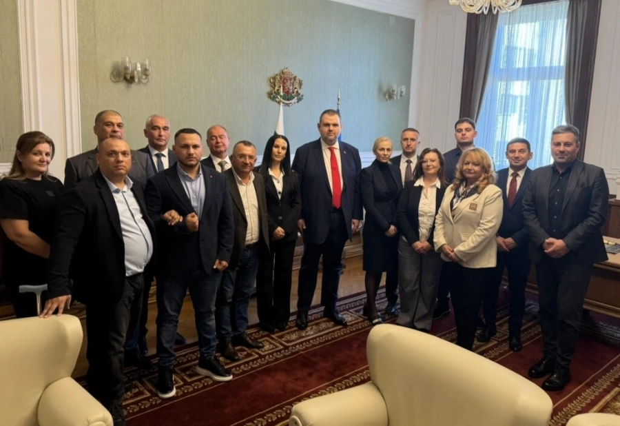 Делян Пеевски се срещна с новоизбраните общински съветници от Пазарджик и ги поздрави