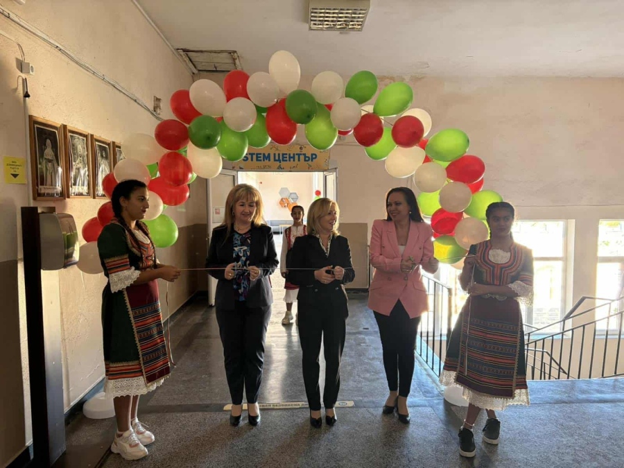 Откриха STEM център и в ОУ “Христо Ботев“ в Сарая
