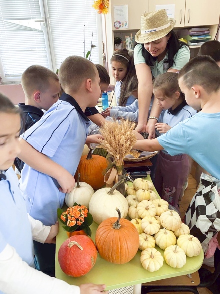 Деси сее зрънца любов към фермерството у малките ученици