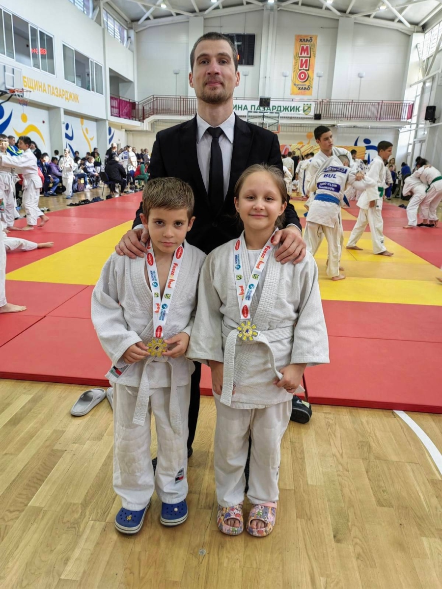 Малките джудисти от Белово спечелиха медали сред над 300 участници на \