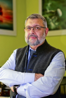 Художникът-теолог Бирали Бирали е бил и зам.-главен мюфтия