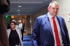 Делян Пеевски с писмо до финансовия министър настоява за коледни заплати за пенсионерите, ПГ на ДПС-НН дарява декемврийските си заплати