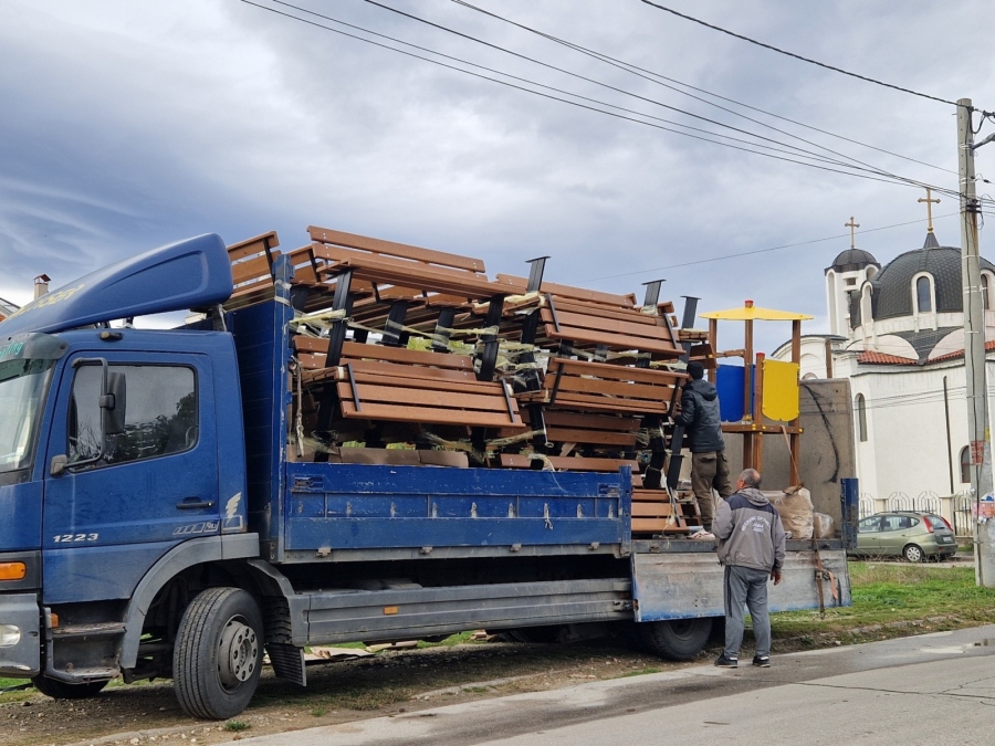  Предколедно поставят нови 113 пейки в град Септември