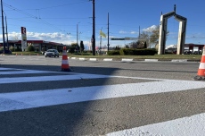 Днес започна полагането на нова маркировка на кръговото при паметника на пазителите на Пазарджик св. св. Константин и Елена