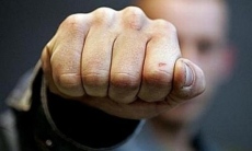 В скандал 17-годишен чупи челюстта и носа на 51-годишен в Динката