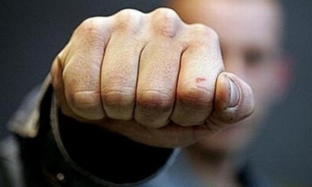 В скандал 17-годишен чупи челюстта и носа на 51-годишен в Динката