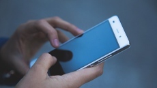 Задържан е посредник в телефонната измама, при която жена хвърли 11 000 лв. през балкона