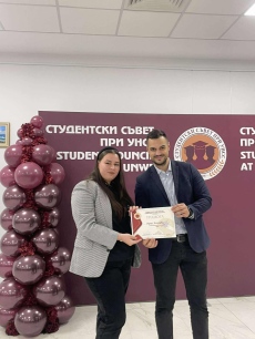 Радост във Велинград и Пазарджик: С единствената пълна шестица правистката Ирен върви по пътя на тате, баба и дядо