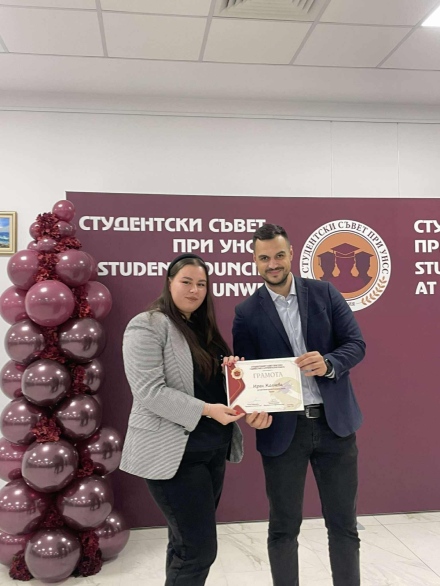 Радост във Велинград и Пазарджик: С единствената пълна шестица правистката Ирен върви по пътя на тате, баба и дядо