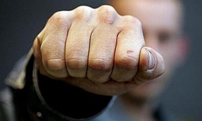 Дядо и майка са с опасност за живота след жесток побой от внука и сина в Пазарджик