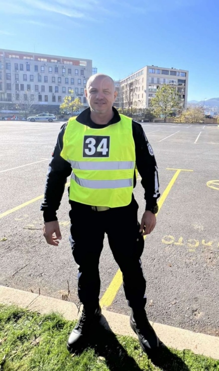 Мил коледен благодарствен адрес за служител на КАТ – помогнал на семейство за паркиране