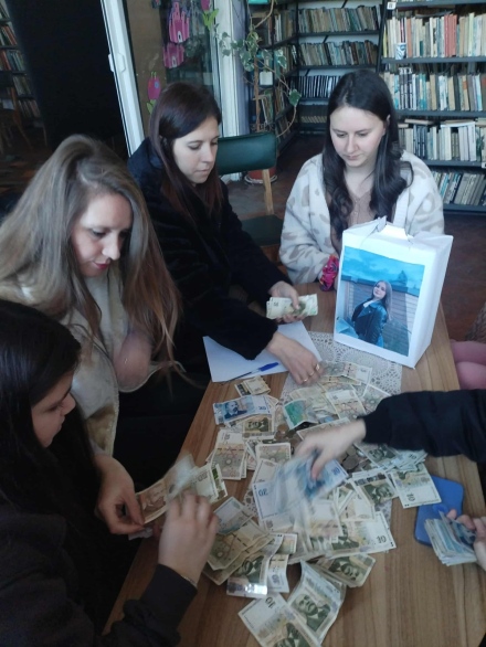 Благотворителният базар в Костандово събра 5428 лева за 17-годишната Ивана