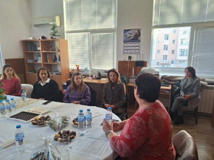 Професионална гимназия по фризьорство и ресторантьорство стартира проект за ограмотяване и квалификация