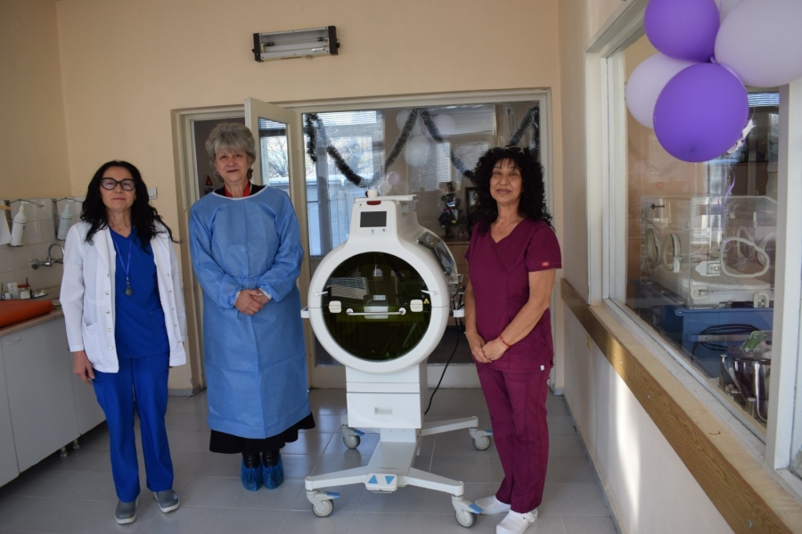 С модерна лампа за фототерапия на новородени се сдоби Неонатологията със средства от дарители