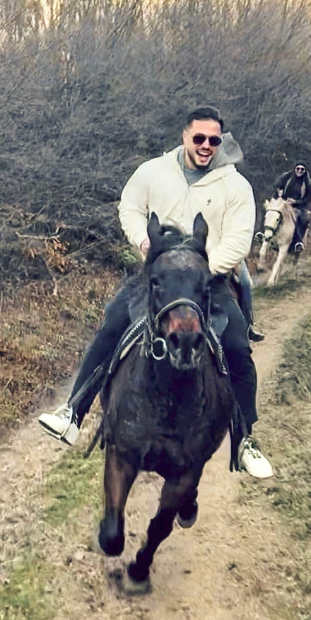 За втори път Карлос Насар язди в наша конна база
