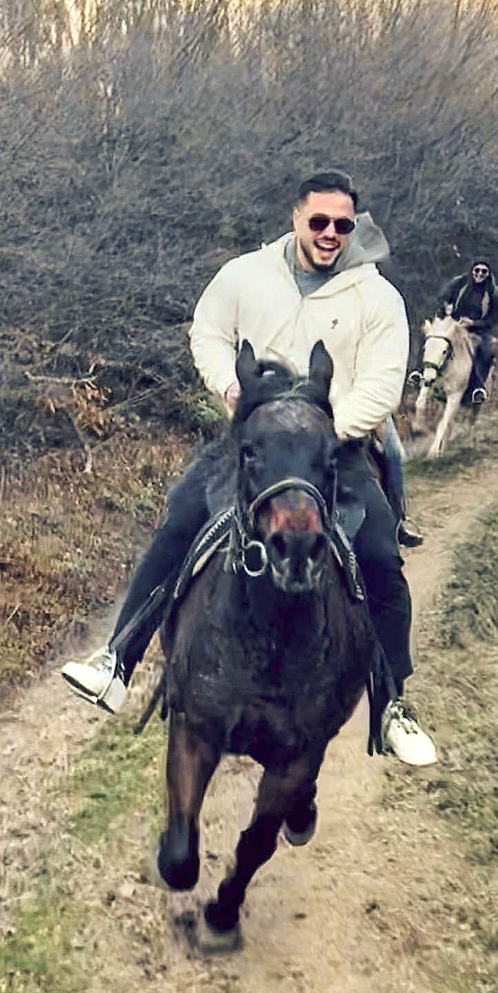 За втори път Карлос Насар язди в наша конна база