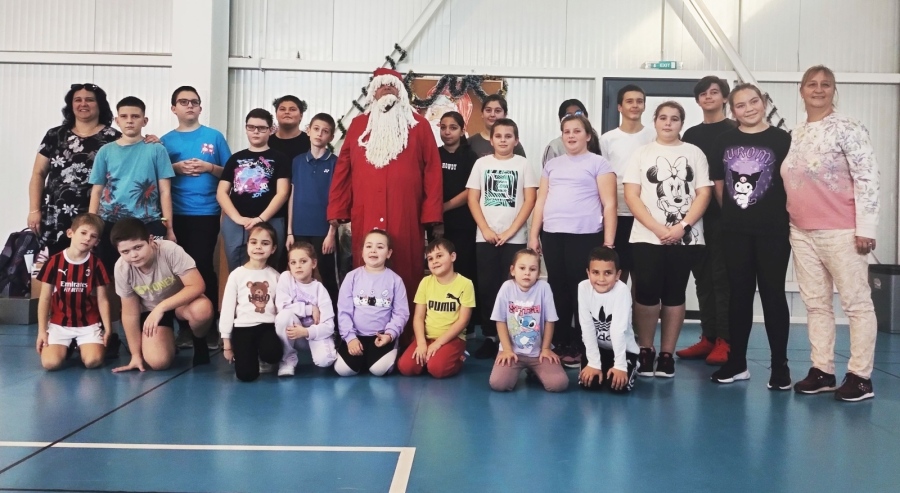 Много деца и техните родители се включиха в традиционния Коледен турнир на Бадминтон клуб “Георги Бенковски“ в Пазарджик