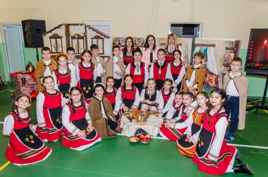 Урок “Вълшебната Коледа ни събра“ обедини малки и големи в Пазарджик
