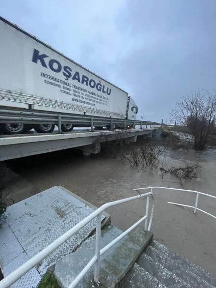 Дъждът наводни част от Гелеменово, заля и Бошулско шосе /АКТУАЛИЗИРАНО/