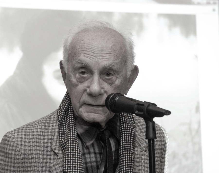 Авторът на “Една българска роза“ се разплака в Пазарджик след реакцията на публиката