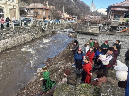 В Голямо Белово отново спазиха традицията на Бабинден