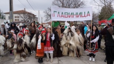 Кукерският празник в Главиница събра мало и голямо за прогонване на злото /СНИМКИ/