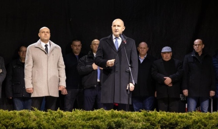 Президентът Румен Радев на празника на Белово: Впечатлявате с висок дух и забележителна историческа памет