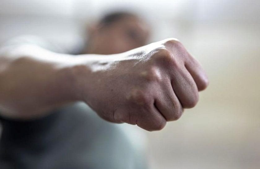 Две групи се били на „Болнична“, пострадали двама братя