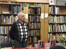 Правнукът на Райна Княгиня представи преиздадената си стихосбирка „Вода и Кръв“ в Панагюрище