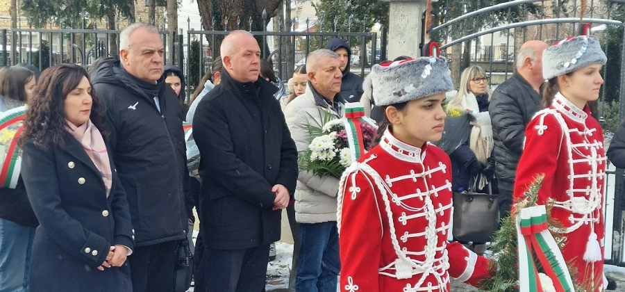 Пещерци се поклониха пред делото на капитан Сафонов и освободителите на града и на България