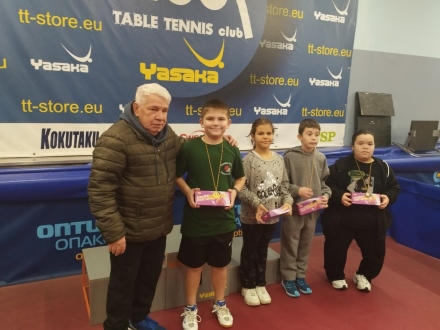 Тенис клуб ”Панагюрище” показа в действие най-малките си бъдещи звезди