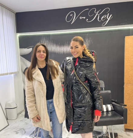 След Башар Рахал и годеницата на Рачков зарадва читалище с мебели